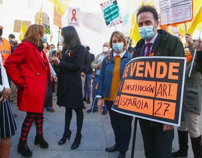 A protest against the government's education reform outside Congress on Thursday.