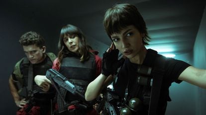 Actors (l-r) Jaime Llorente, Belén Cuesta and Úrsula Corberó during a scene from the fifth season.