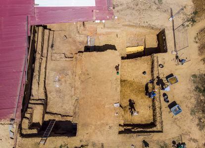 Vista aérea de los trabajos del yacimiento arqueológico del Turuñuelo de Guareña, en Badajoz. 