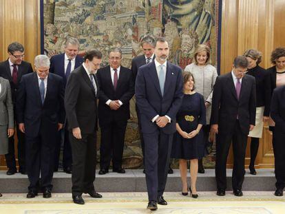 King Felipe VI and the members of the new Cabinet.