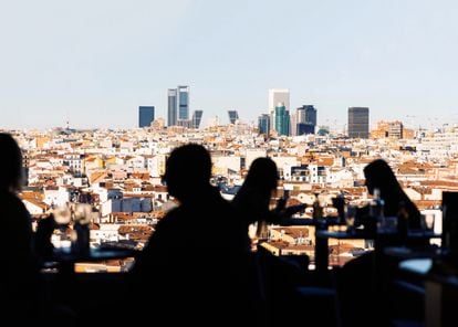 A terrace with views of Madrid's skyscrapers.