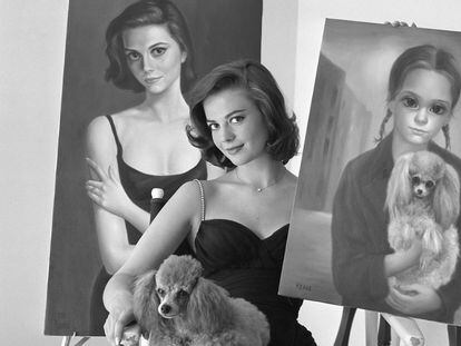 Actress Natalie Wood with two portraits by Margaret Keane, in 1961.