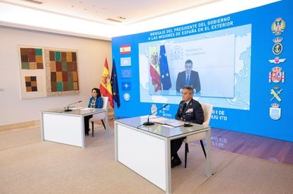 Defense Minister Margarita Robles (l) and Chief of the Defense Staff Miguel Ángel Villarroya in Madrid.