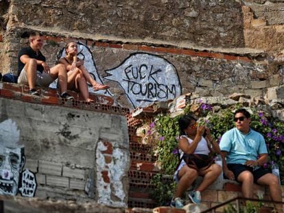 Graffiti attacking tourism in Barcelona at the El Carmel former anti-aircraft batteries on the outskirts of the city.