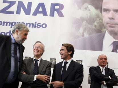 Former Prime Minister Jos&eacute; Mar&iacute;a Aznar (second from right) at his book launch last week. 