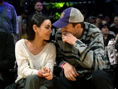 Mila Kunis and her husband Ashton Kutcher at an LA Lakers game at Crypto.com Arena on November 13, 2022. 