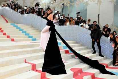 Jennifer Lopez climbs the stairs for the 2023 Met Gala.