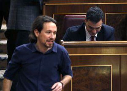 Podemos leader Pablo Iglesias (left) and Socialist chief Pedro Sánchez are at odds over the deal that got Patxi López elected new house speaker.