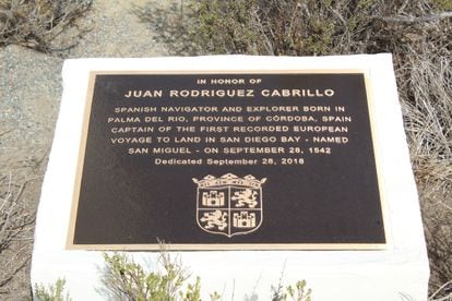 The plaque that was removed for referring to the Spanish origins of Juan Rodriguez Cabrillo.