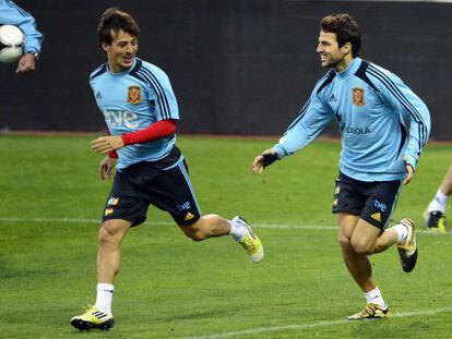 Cesc F&agrave;bregas (r) and David Silva training Monday ahead of the clash with France.