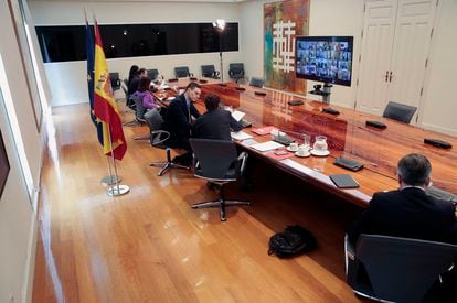 Prime Minister Pedro Sánchez during today’s videoconference call with Spain’s regional premiers.