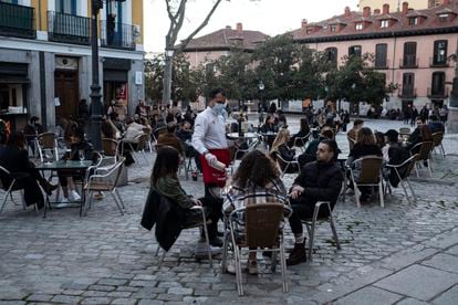 An open sidewalk café in Madrid.
