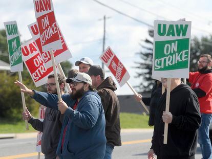 Members of UAW Local 171 picket outside a Mack Trucks facility in Hagerstown, Md. after going on strike Monday, Oct. 9, 2023.
