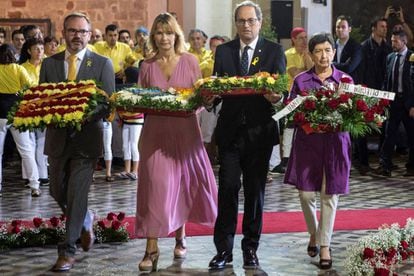 Catalan premier Quim Torra (second from right) and other officials laying out flowers to historical city leaders on Diada Day.