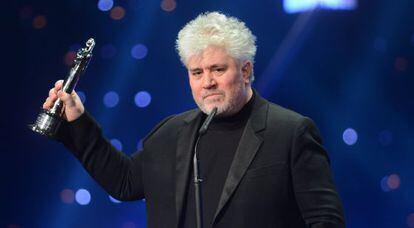 Director Pedro Almodovar from Spain poses with his &quot;European Contributing To World Cinema&quot; award during the European Film Awards in Berlin.
