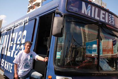 Gonzalo, next to a campaign bus contracted by the Milei campaign.