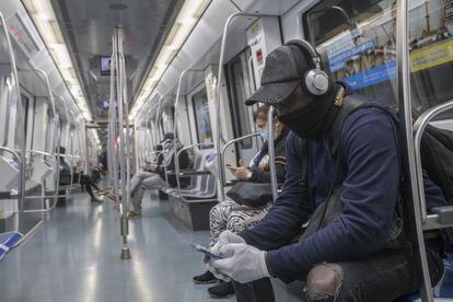 Passengers on Barcelona‘s Metro network.
