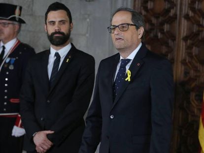 Quim Torra (l) is sworn in as new Catalan premier accompanied by speaker Roger Torrent.