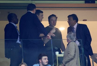 Elon Musk (center), with Jared Kushner to his right, on Sunday during the World Cup final.