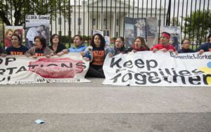 Protestors outside the White House ask for an end to deportations.