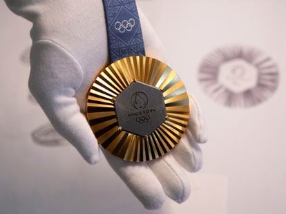 The Paris 2024 Olympic gold medal is presented to the press, in Paris, Thursday, Feb. 1, 2024.