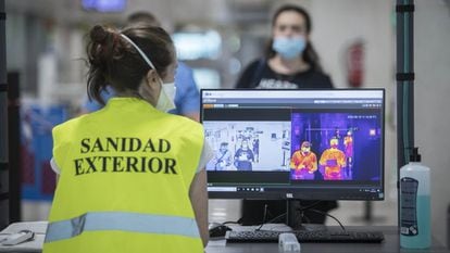 A health control at Barcelona's El Prat airport, in a file photo from June 2020.