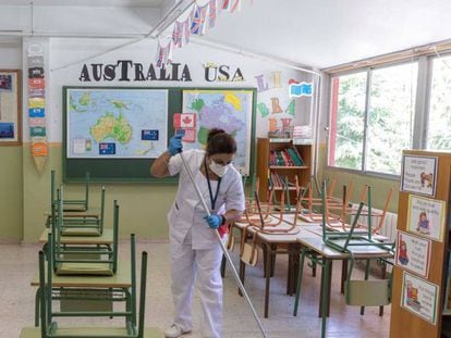 Cleaners working in a classroom at San Juan school in Murcia as part of the new coronavirus routine.