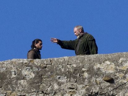 Kit Harrington and Liam Cunningham do their thing on location in the Basque Country.