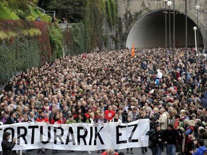 A march in San Sebasti&aacute;n in 2010 against the alleged torture of ETA members by the Civil Guard.