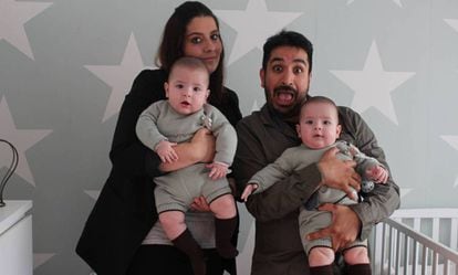 Raquel Lubians and Antón Cruces, with twins Antón and Tomás.