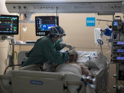 A patient in intensive care at Vall d'Hebron Hospital in Barcelona on May 4.