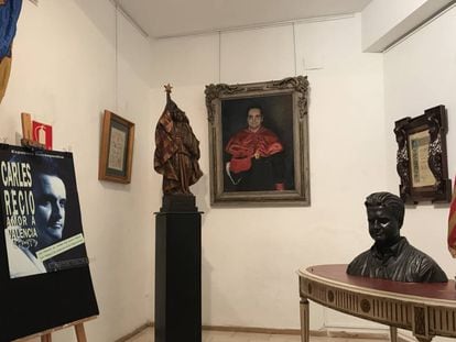 Some pieces from the Carles Recio exhibit, a bust and a portrait of himself.