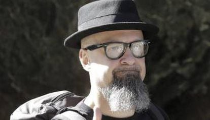 Def con Dos frontman César Strawberry has also been in trouble with the law over Twitter comments.