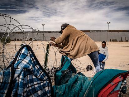 Migrants cross a US Border Patrol fence in El Paso, Texas; October 20, 2023.