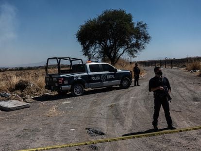 Guadalajara’s metropolitan police cordon off the area where a body was found on February 17.