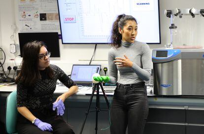 Project leaders Carmen Salvadores (left) and Shireen Jaufuraully (right) work with the sensorized glove.