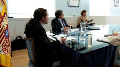 Ministers Pablo Iglesias (l), José Luis Escrivá (c) and Yolanda Díaz (r) during a recent meeting.