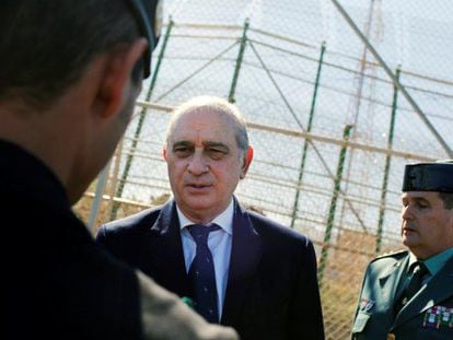 Interior Minister Jorge Fernández Díaz visits Melilla (Spanish narration). This video contains footage of the kamikaze attempt to enter Spain by car.