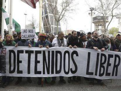 Protestors outside the courthouse in Madrid’s Plaza de Castilla on Monday.