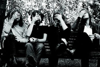 Nick Mason (drums), Rick Wright (keyboard), Roger Waters (voice and bass) and David Gilmour (guitar): Pink Floyd in Belsize Park, London, in October 1968. They didn’t know anything about TikTok then.