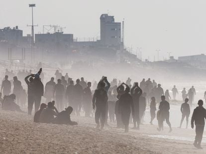 Gazans gather on a beach waiting for airdropped humanitarian aid on February 27.