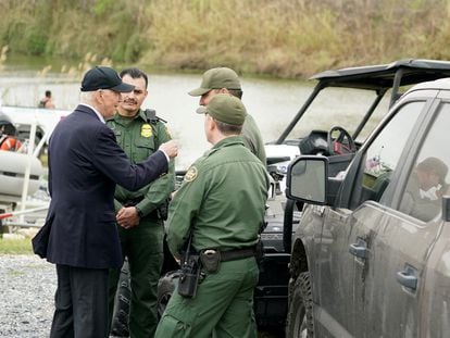 U.S. President Joe Biden with border patrol agents in Brownsville, Texas.