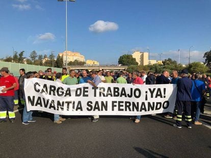 Shipyard workers in Cádiz demanding that the Saudi contract be preserved.