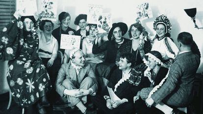 Students of the Bauhaus textile workshop pose with humorous diplomas presented by their teacher Gunta Stölzl (back row, second from the right) in September 1930.