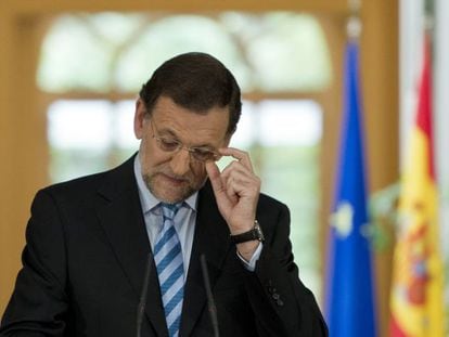 Spanish Prime Minister Mariano Rajoy gives a press conference on June 10, 2012 at the Moncloa Palace in Madrid. 