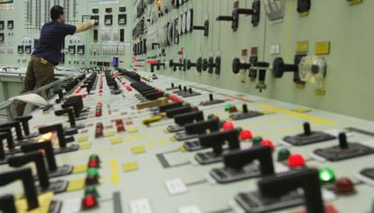 A control panel at the Garo&ntilde;a nuclear plant in Burgos.