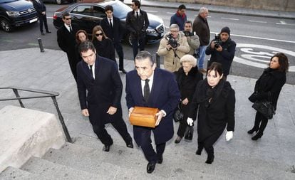 Jaime Martínez-Bordiú (c), Carmen Martínez-Bordiú (r), Luis Alfonso de Borbón (l) at the funeral for Carmen Franco, the daughter of the Spanish dictator, on December 31, 2017.