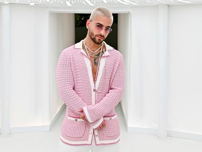 In December 2021, singer Maluma attended a Chanel dinner in Miami wearing an iconic Coco Chanel-designed jacket.