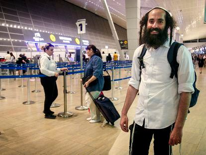 Shalev Levi at Ben Gurion, before flying to Moldova, this Thursday.