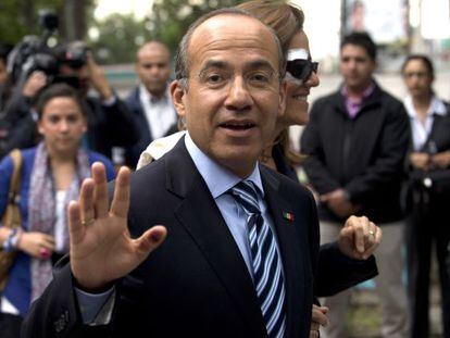 Mexican President Felipe Calder&oacute;n and his wife go to vote during on July 1 presidential elections.